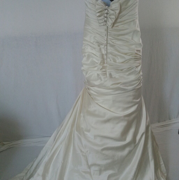 SALE! Sottero & Midgley ivory wedding gown size 10 - Picture 4 of 8
